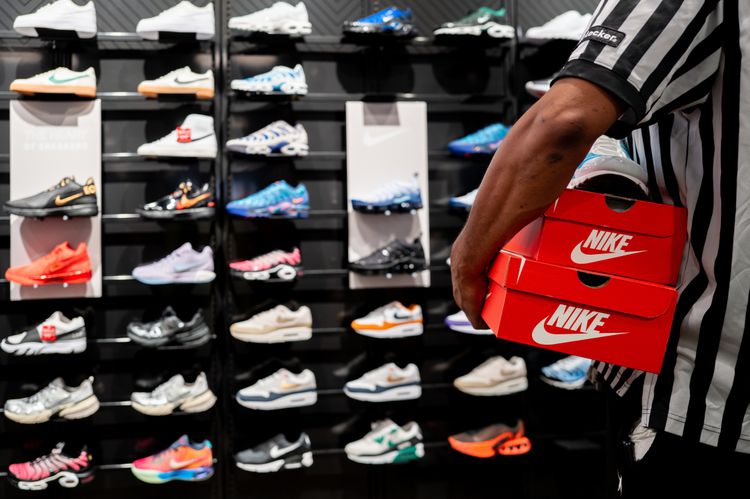 Nike's Turnaround: Foot Locker Earnings Offer Insights Nike's Turnaround: Foot Locker Earnings Offer Insights