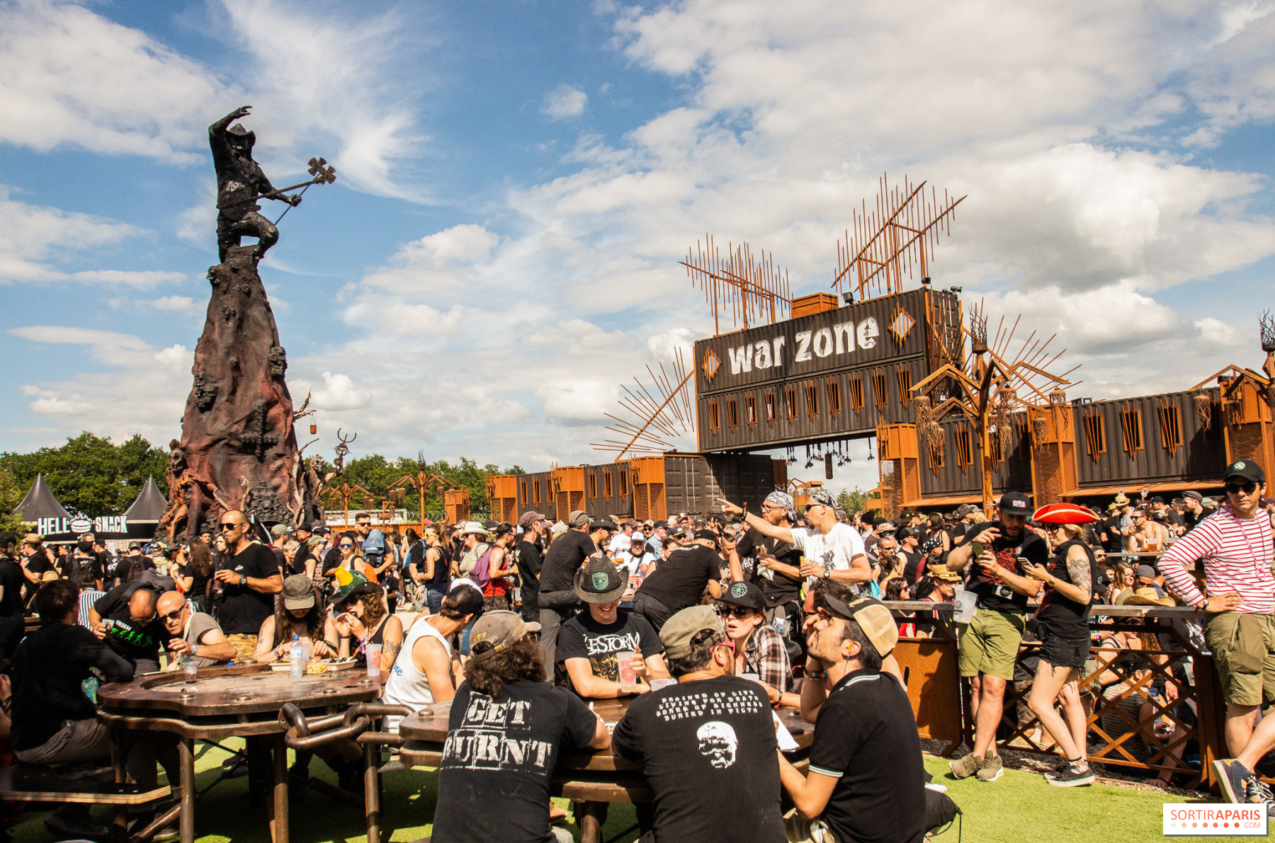 Novelistes À L'espace Julien Avant Le Hellfest : Une Immersion Novelistes À L'espace Julien Avant Le Hellfest : Une Immersion