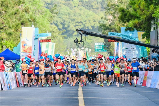 NYC Half Marathon: Tens Of Thousands Of Runners To Cross Brooklyn Bridge NYC Half Marathon: Tens Of Thousands Of Runners To Cross Brooklyn Bridge