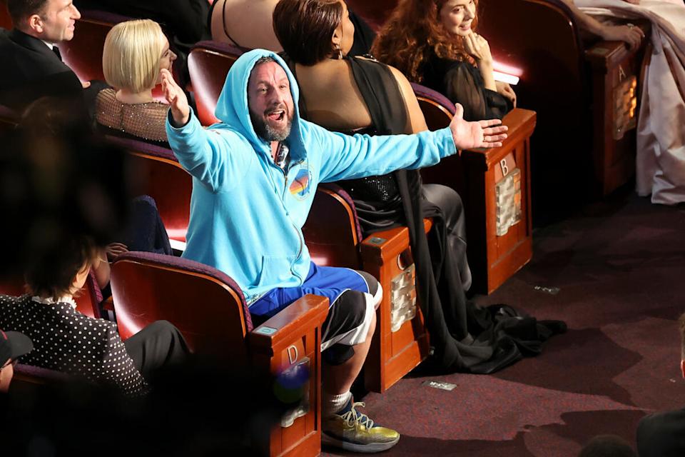 Oscars 2025: Adam Sandler's Unexpected Cameo – Outfit, Jokes, And The Chalamet Hug Oscars 2025: Adam Sandler's Unexpected Cameo – Outfit, Jokes, And The Chalamet Hug