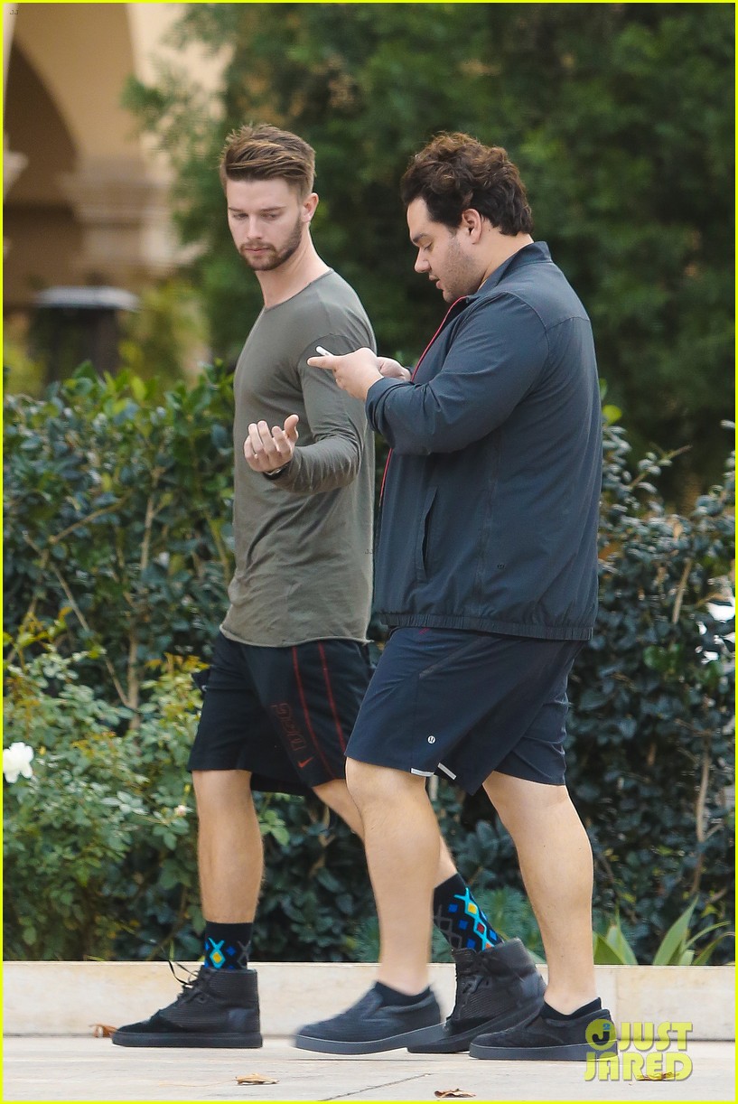Patrick Schwarzenegger Responds To Nepotism Accusations After White Lotus Role Patrick Schwarzenegger Responds To Nepotism Accusations After White Lotus Role