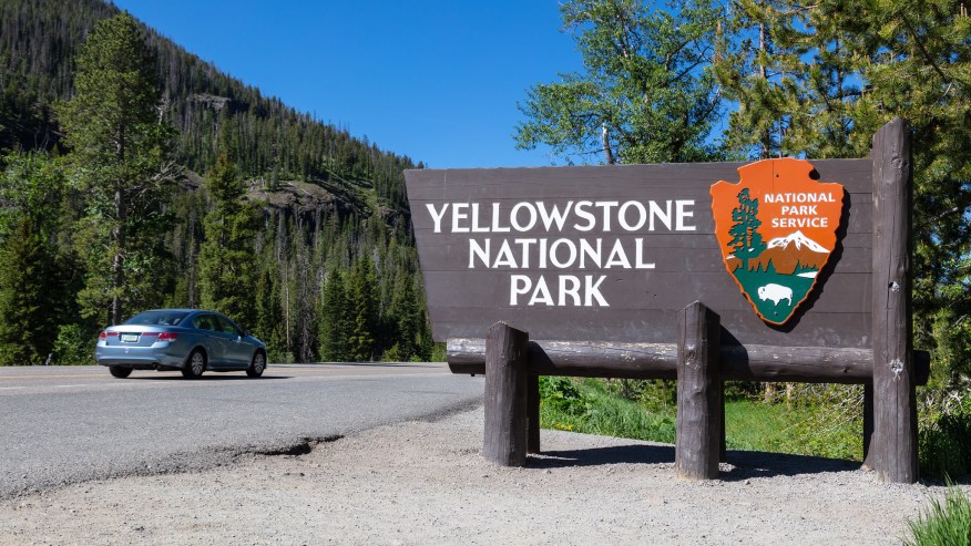 Police Investigating Fatal 7-Person Crash Near Yellowstone Police Investigating Fatal 7-Person Crash Near Yellowstone