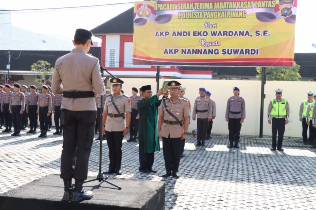 Polresta Balikpapan: AKP Djauhari, Kasatlantas Baru, Mulai Tugas Dengan Memimpin Sholat Subuh Polresta Balikpapan: AKP Djauhari, Kasatlantas Baru, Mulai Tugas Dengan Memimpin Sholat Subuh