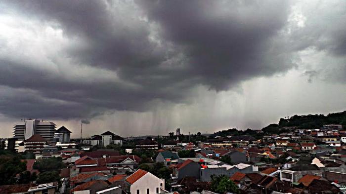 Prakiraan Cuaca Semarang Besok (22/4): Hujan Siang Hari Di Jawa Tengah Prakiraan Cuaca Semarang Besok (22/4): Hujan Siang Hari Di Jawa Tengah