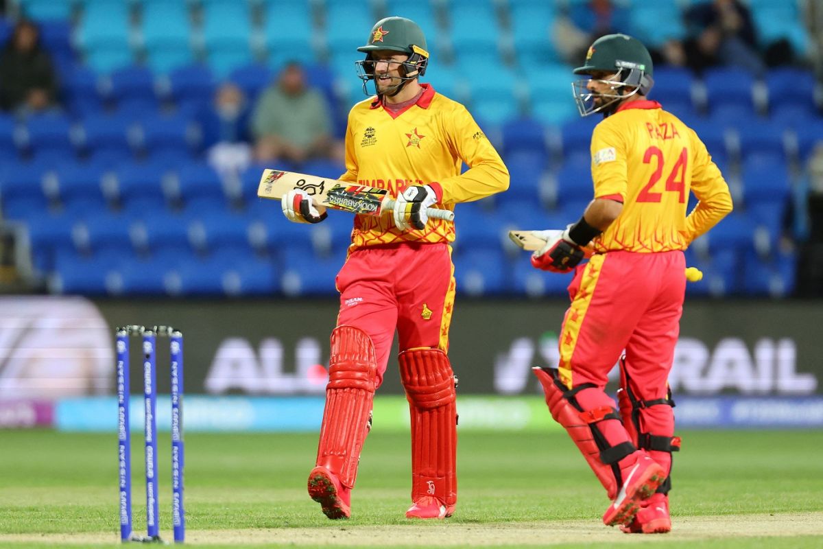 PSL X: Qalandars Defeat United; Sikandar Raza's Crucial Contribution PSL X: Qalandars Defeat United; Sikandar Raza's Crucial Contribution