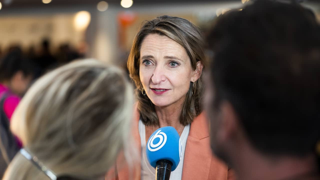 Reacties Op De Dreigende Actie Tegen NPO-directeur Frederieke Leeflang Reacties Op De Dreigende Actie Tegen NPO-directeur Frederieke Leeflang