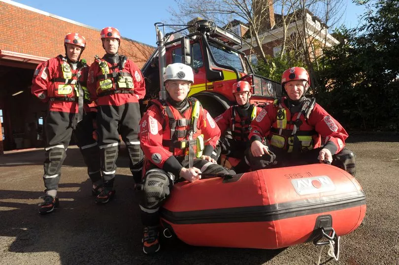 River Thames Rescue: Police Search For Missing 11-Year-Old River Thames Rescue: Police Search For Missing 11-Year-Old