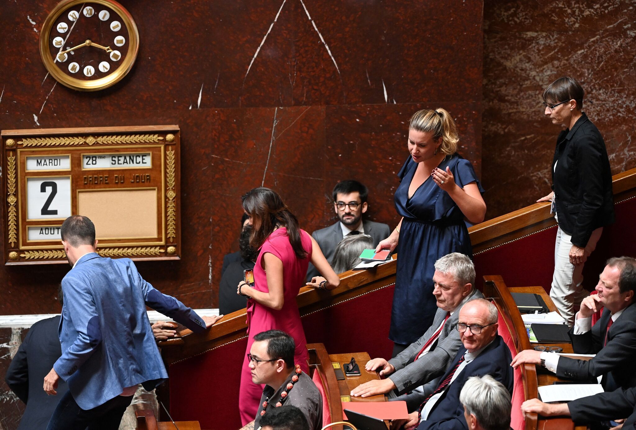 RN Vs LFI À L'Assemblée Nationale: Stratégies Et Enjeux Autour De La Question Des Frontières RN Vs LFI À L'Assemblée Nationale: Stratégies Et Enjeux Autour De La Question Des Frontières