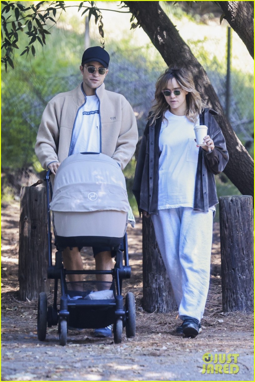 Robert Pattinson And Suki Waterhouse: New Role Practice Robert Pattinson And Suki Waterhouse: New Role Practice
