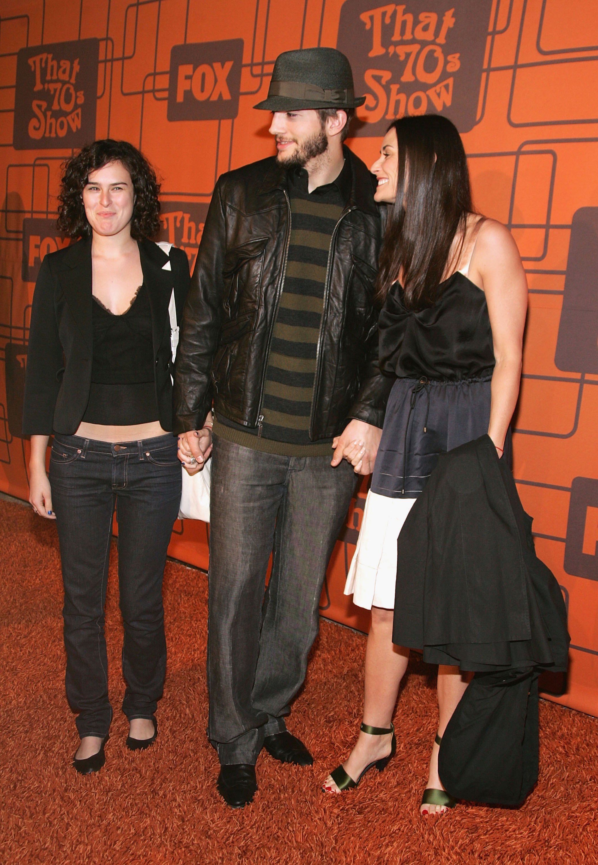 Rumer Willis's Cryptic Post About Ashton Kutcher Sparks Online Debate Rumer Willis's Cryptic Post About Ashton Kutcher Sparks Online Debate