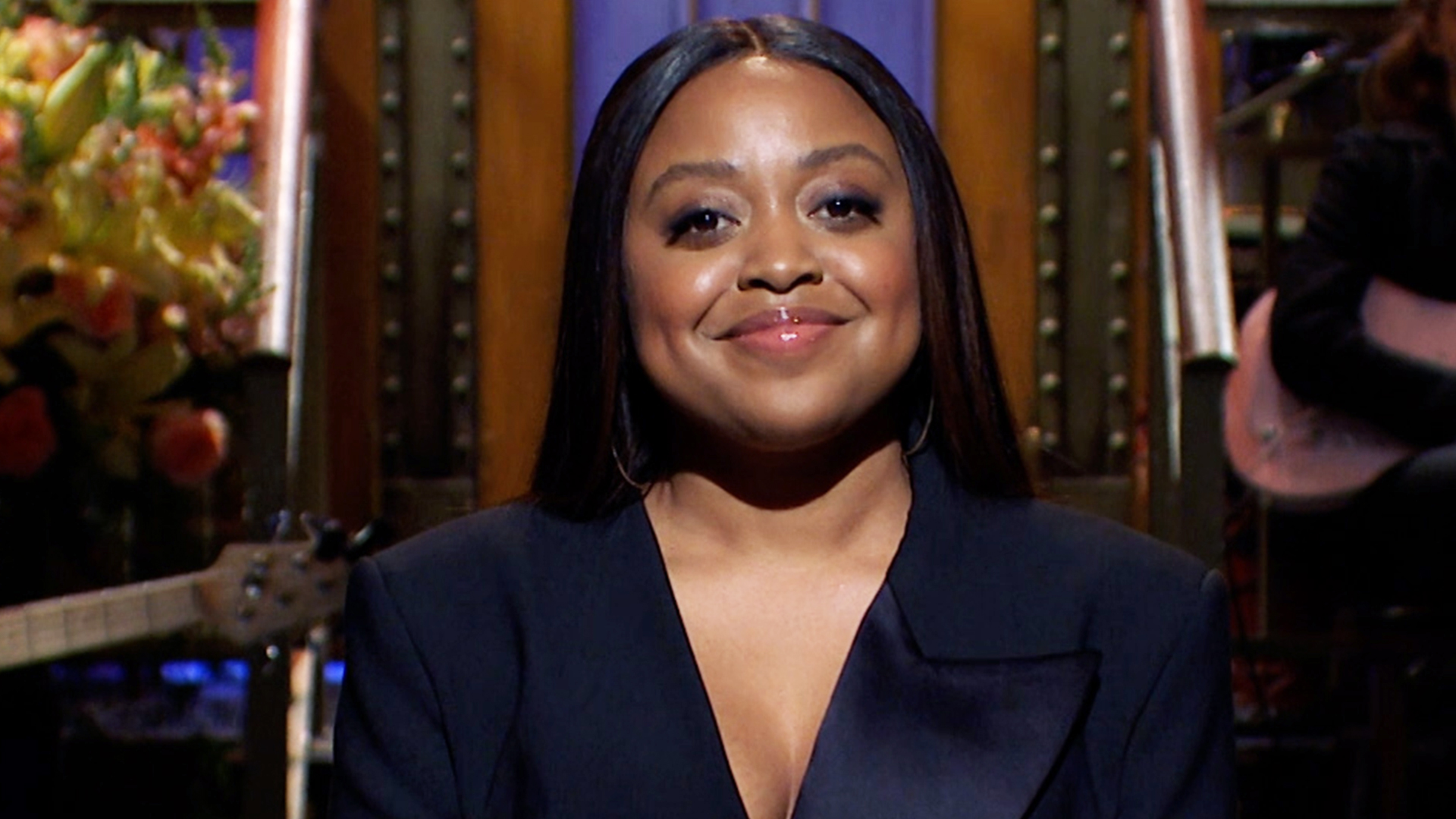 Sabrina Carpenter Joins Quinta Brunson For A Hilarious SNL Moment Sabrina Carpenter Joins Quinta Brunson For A Hilarious SNL Moment