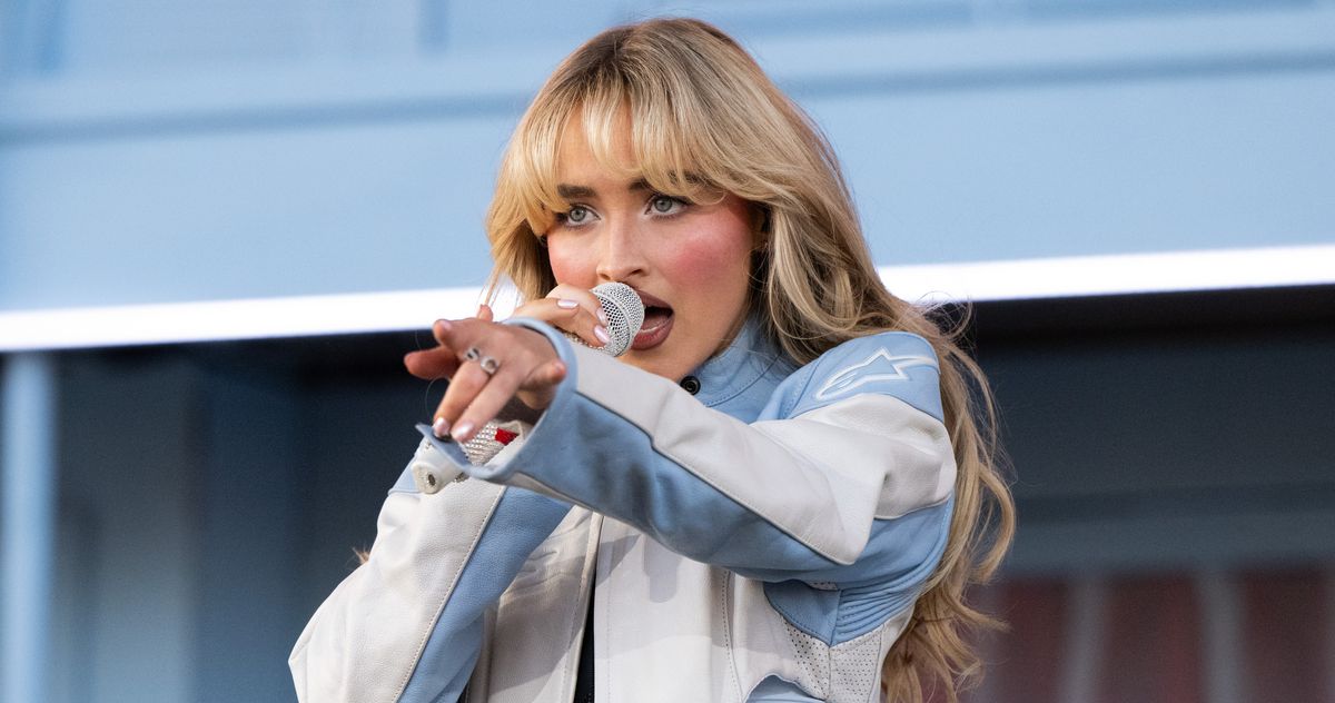 Sabrina Carpenter Teams Up With Fun Size Castmate For SNL Performance Sabrina Carpenter Teams Up With Fun Size Castmate For SNL Performance