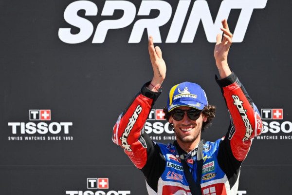 Saksikan Aksi Alex Rins Pecahkan Rekor Di Sprint Race MotoGP Inggris Live Trans7 Malam Ini! Saksikan Aksi Alex Rins Pecahkan Rekor Di Sprint Race MotoGP Inggris Live Trans7 Malam Ini!