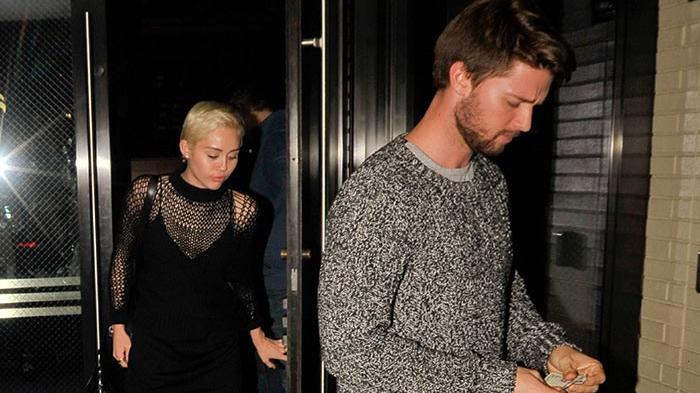 Selena Gomez Dan Miley Cyrus: Perseteruan Berakhir, Siap Untuk Kencan Ganda?