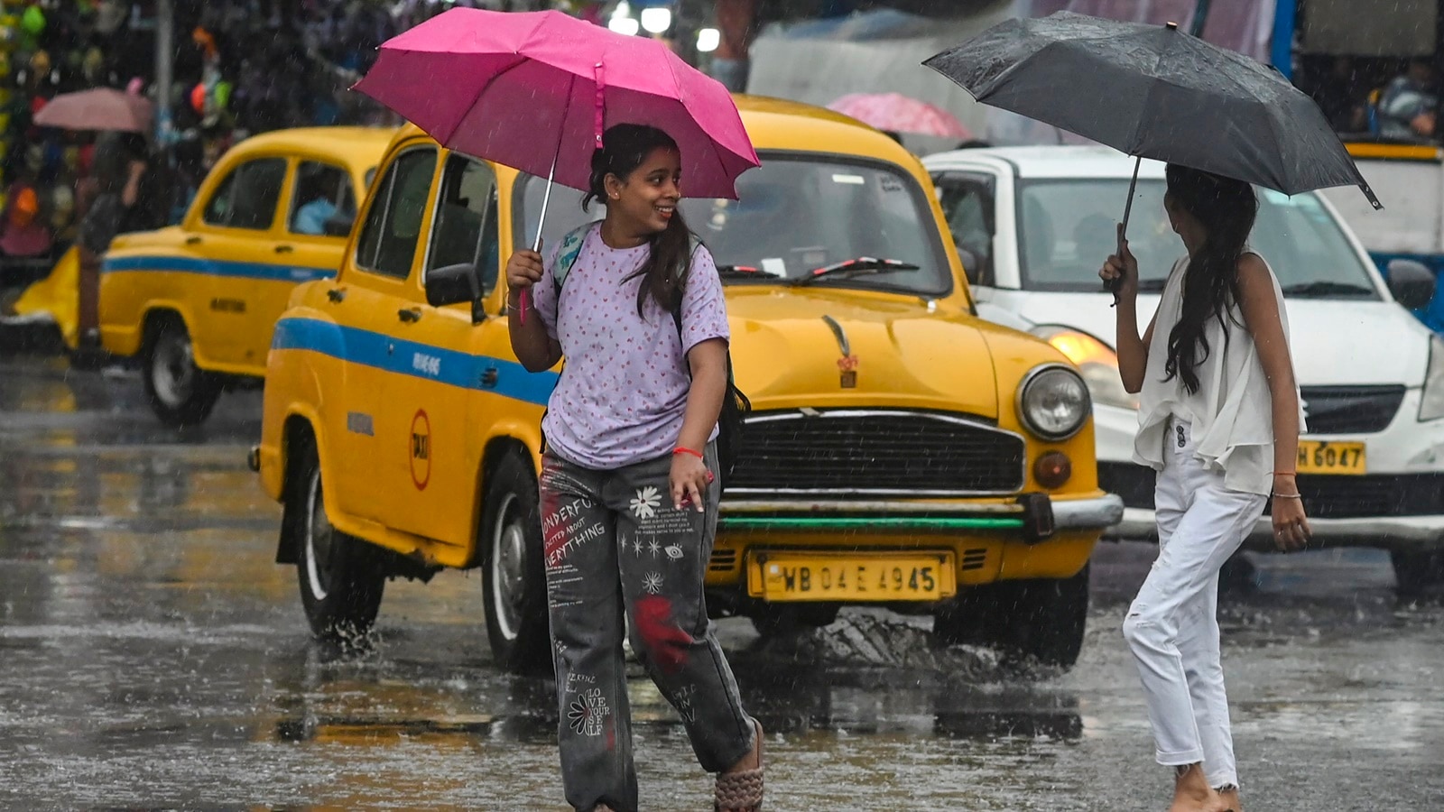 Severe Weather Alert: Kolkata And Adjacent Areas To Experience Thunderstorms Severe Weather Alert: Kolkata And Adjacent Areas To Experience Thunderstorms