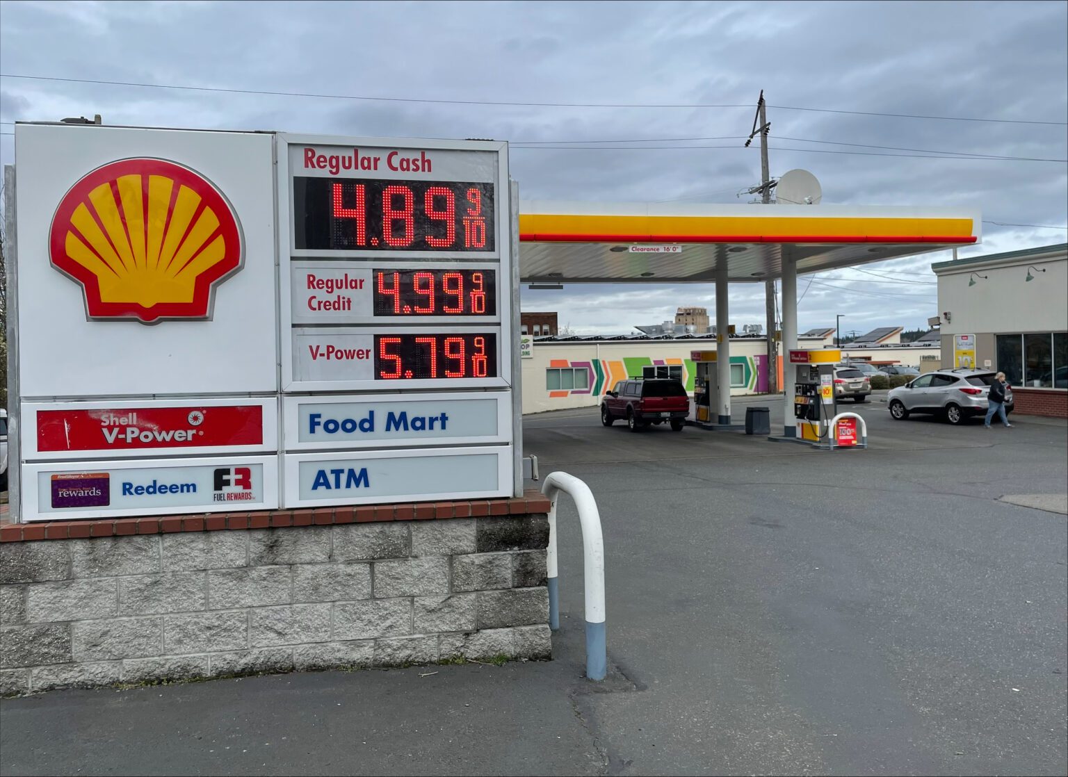 Southeast Wisconsin Facing High Gas Prices: What's Behind The Rise? Southeast Wisconsin Facing High Gas Prices: What's Behind The Rise?