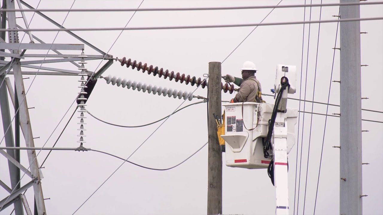 Staying Safe During A High-Wind Storm Watch Staying Safe During A High-Wind Storm Watch