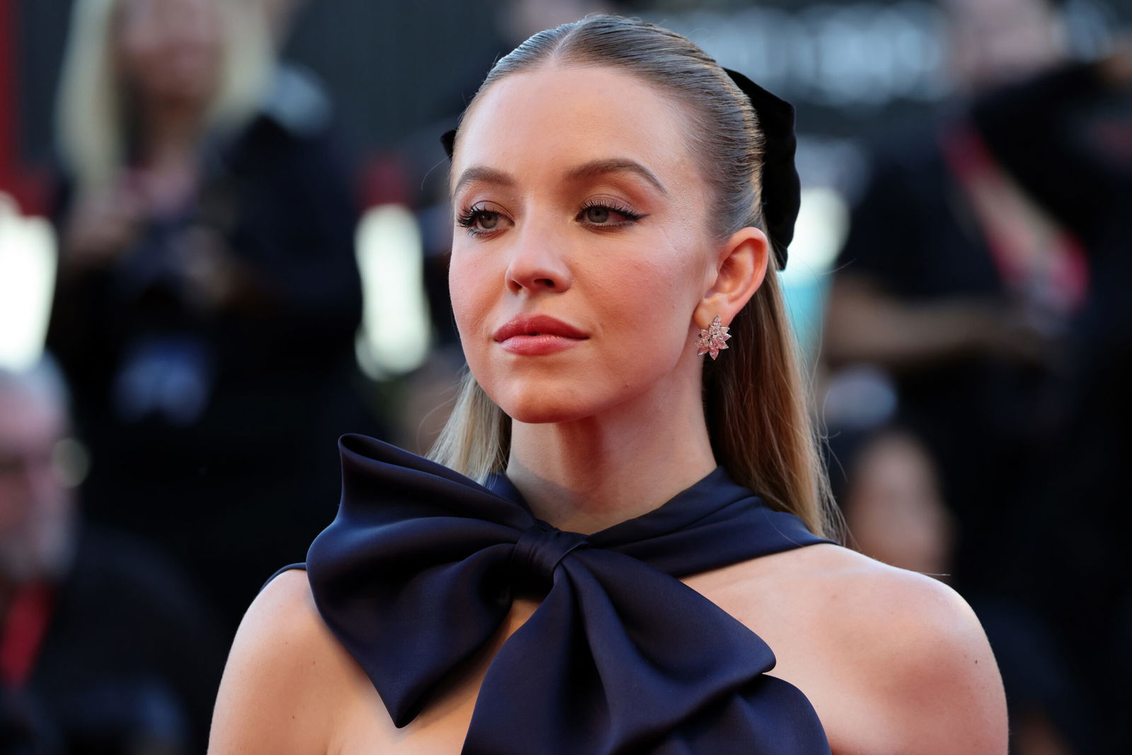 Sydney Sweeney Takes African Safari Amidst Relationship News Sydney Sweeney Takes African Safari Amidst Relationship News