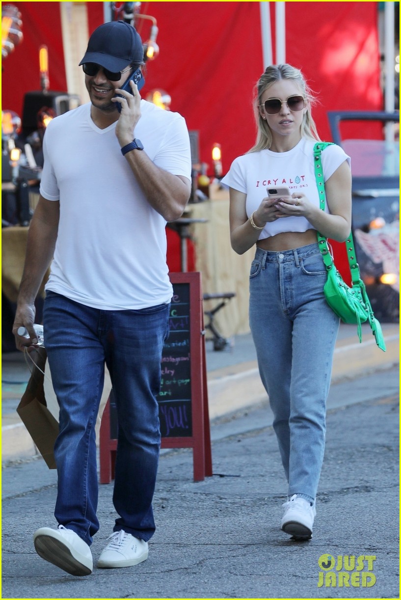 Sydney Sweeney's Wedding To Jonathan Davino: A Postponement Announcement Sydney Sweeney's Wedding To Jonathan Davino: A Postponement Announcement