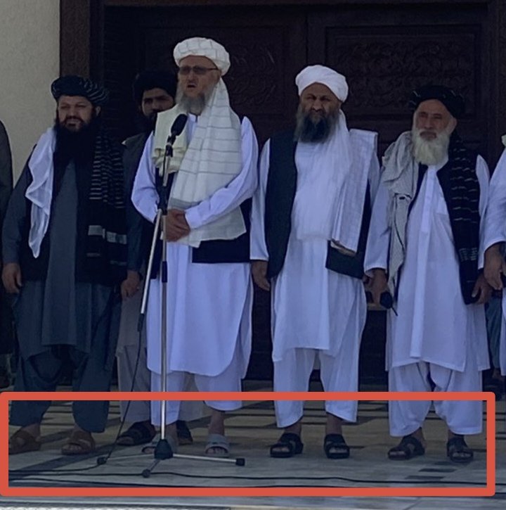 ٹام کروز کے جوتے پر مداح کا پاؤں: ایک غیر متوقع واقعہ ٹام کروز کے جوتے پر مداح کا پاؤں: ایک غیر متوقع واقعہ