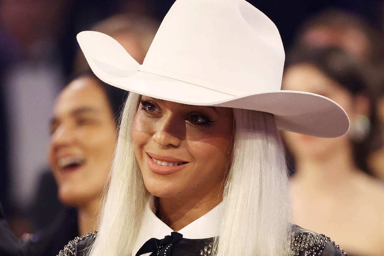Taylor Swift And Beyoncé: 2025 American Music Award Nominations