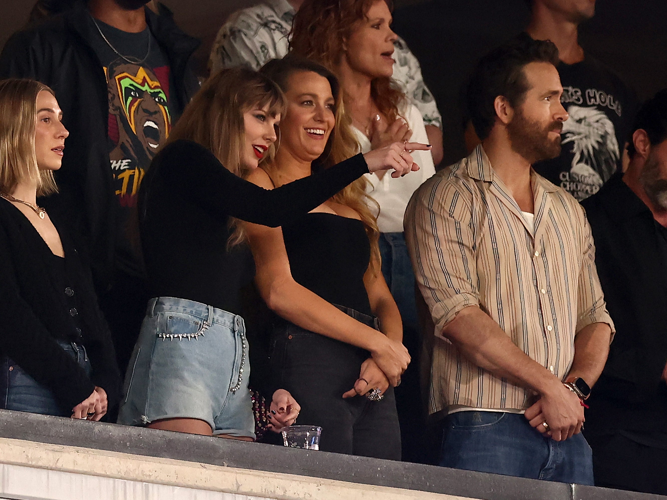 Taylor Swift And Blake Lively's Feud: An Alleged Blackmail Scandal Involving Leaked Personal Texts Taylor Swift And Blake Lively's Feud: An Alleged Blackmail Scandal Involving Leaked Personal Texts