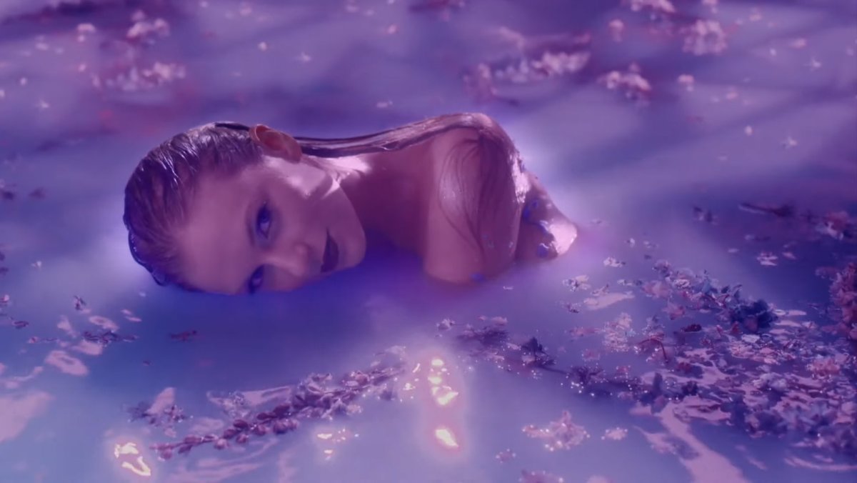 Taylor Swift Easter Eggs: Memorial Day Surprise And AMA Reveal? Taylor Swift Easter Eggs: Memorial Day Surprise And AMA Reveal?