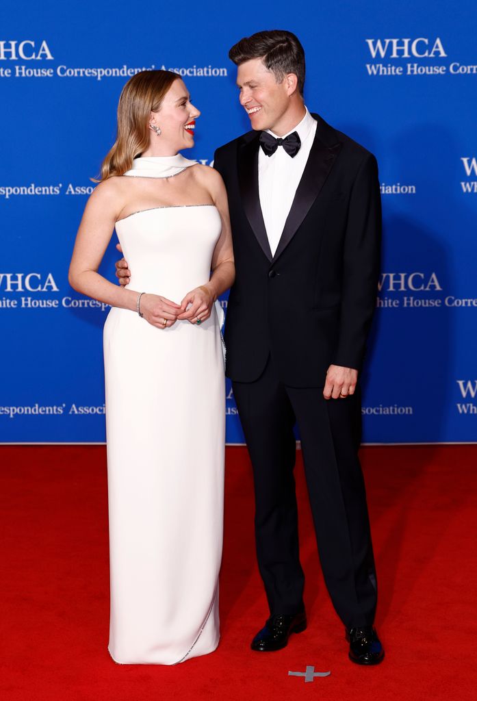 The Day Colin Jost Searched 12 Dumpsters For Scarlett Johansson's Ring The Day Colin Jost Searched 12 Dumpsters For Scarlett Johansson's Ring