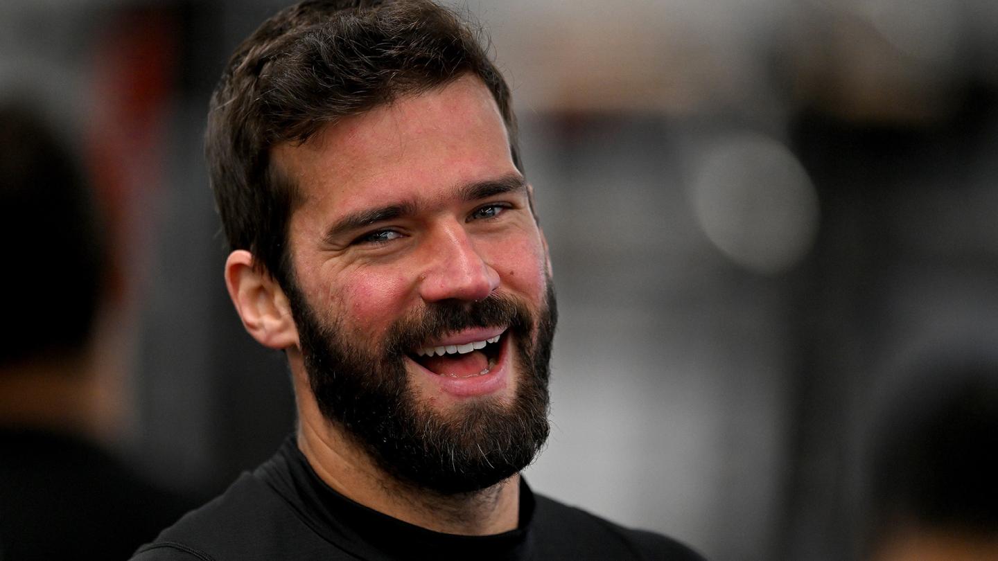 The Liverpool-PSG Match: Arne Slot's Assessment Of Alisson Becker's Exceptional Goalkeeping The Liverpool-PSG Match: Arne Slot's Assessment Of Alisson Becker's Exceptional Goalkeeping