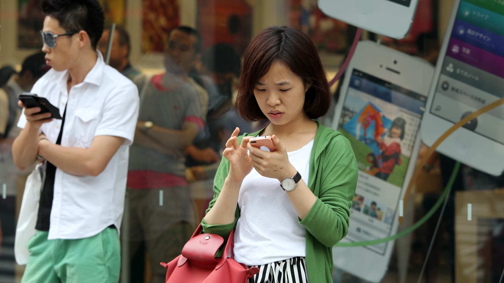 The Rise Of Mobile Marketing In E-commerce The Rise Of Mobile Marketing In E-commerce