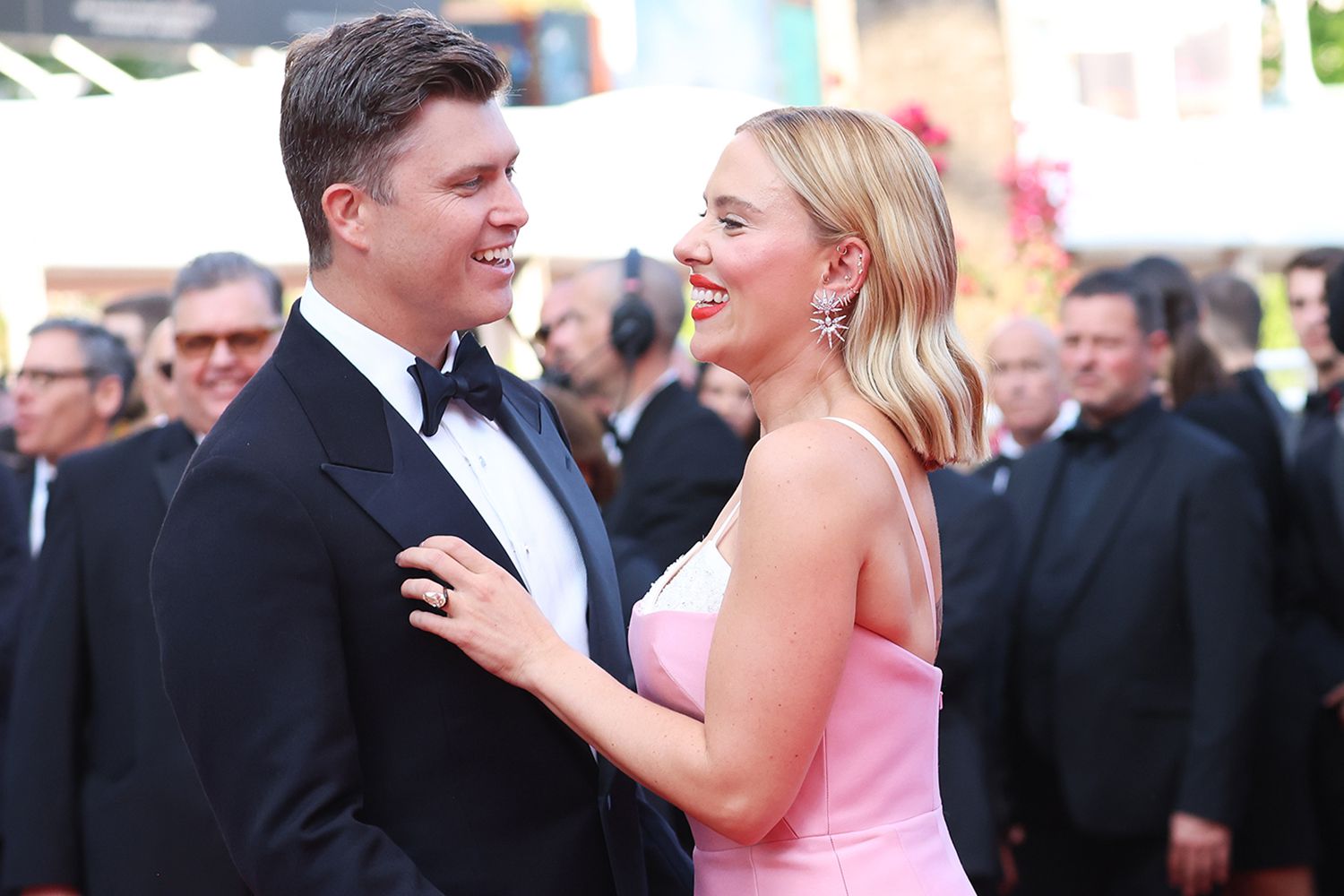 The Salary Difference Between Colin Jost And Scarlett Johansson: Exploring The Issue The Salary Difference Between Colin Jost And Scarlett Johansson: Exploring The Issue