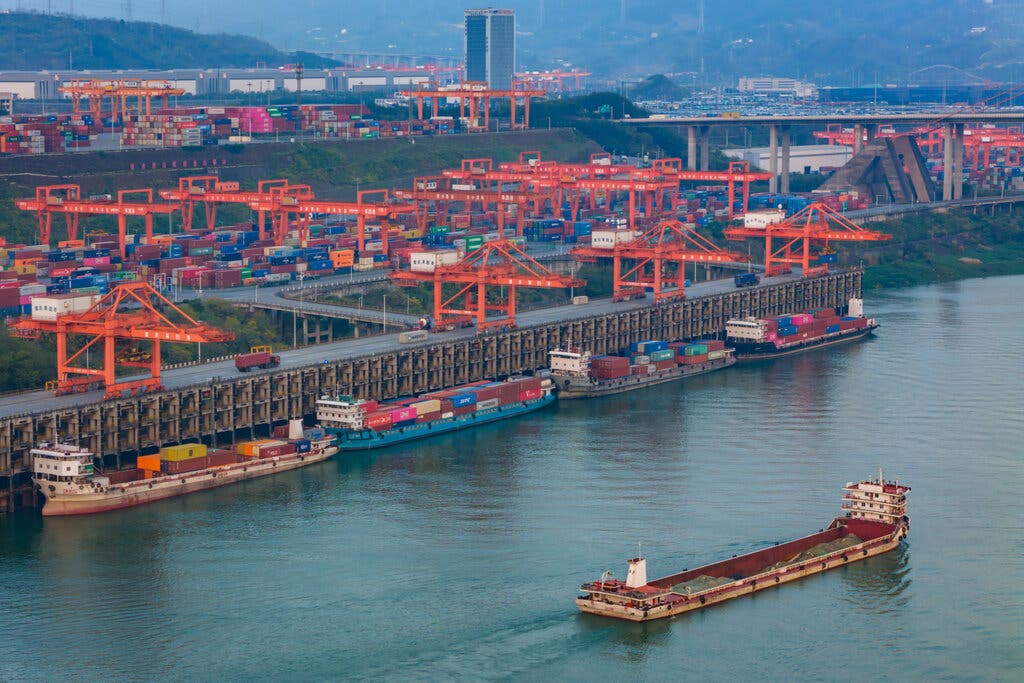 The Shadow Of US Tariffs: China's Influence At The Asia Summit The Shadow Of US Tariffs: China's Influence At The Asia Summit