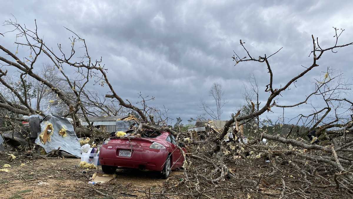 Tornado Outbreak: 25 Dead, Widespread Destruction Across Central US Tornado Outbreak: 25 Dead, Widespread Destruction Across Central US