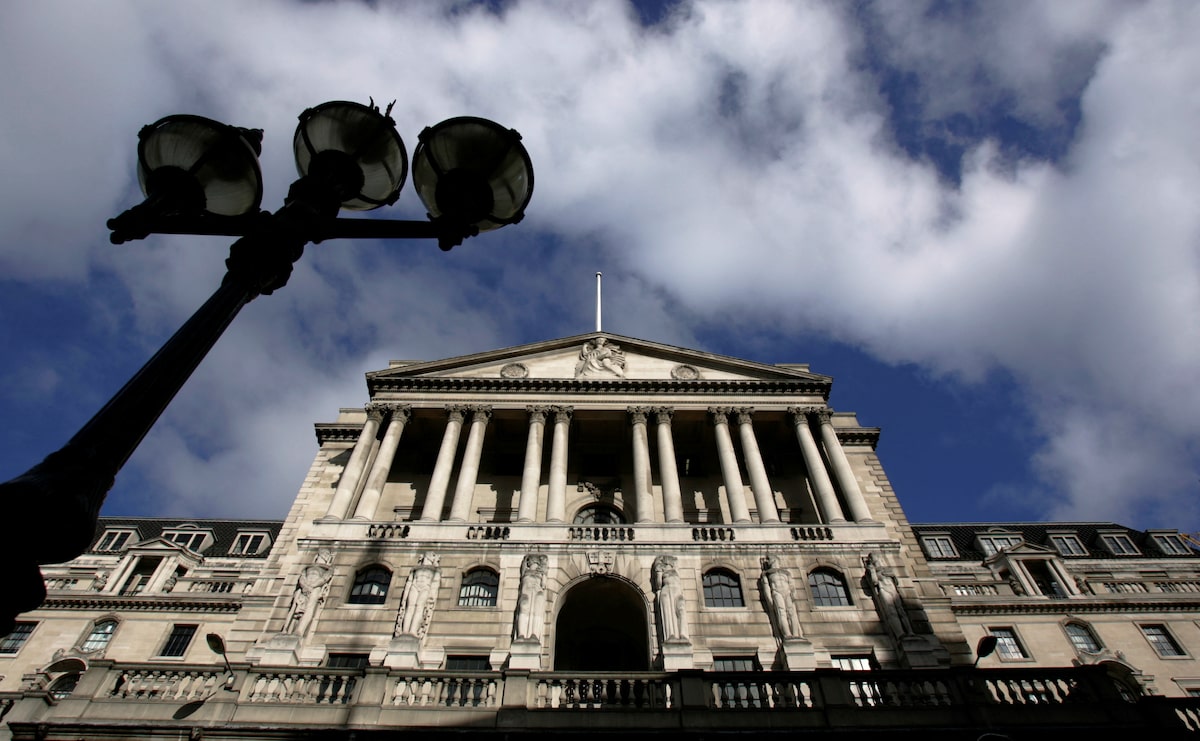 Traders Reduce BOE Rate Cut Expectations As Pound Rises Following UK Inflation Data Traders Reduce BOE Rate Cut Expectations As Pound Rises Following UK Inflation Data