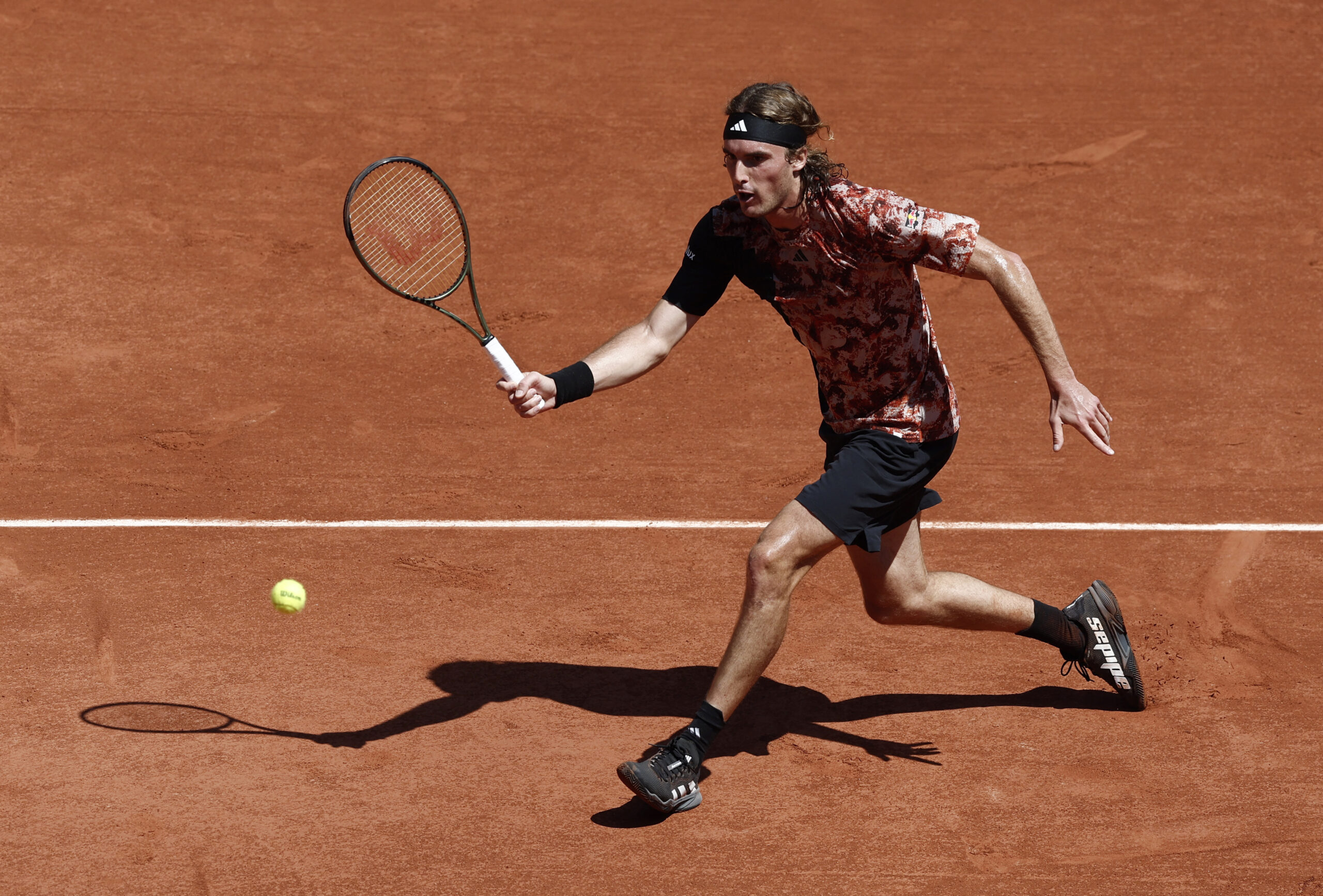 Tsitsipas And Ruud's Early French Open Exits Highlight Swiatek's Reign