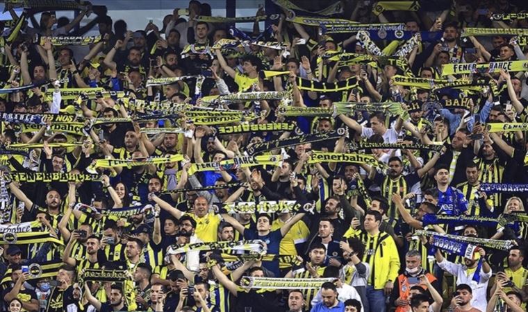 Türk Taraftar Danimarkada Ronaldo'ya Fenerbahçe Çağrısı Yaptı Türk Taraftar Danimarkada Ronaldo'ya Fenerbahçe Çağrısı Yaptı