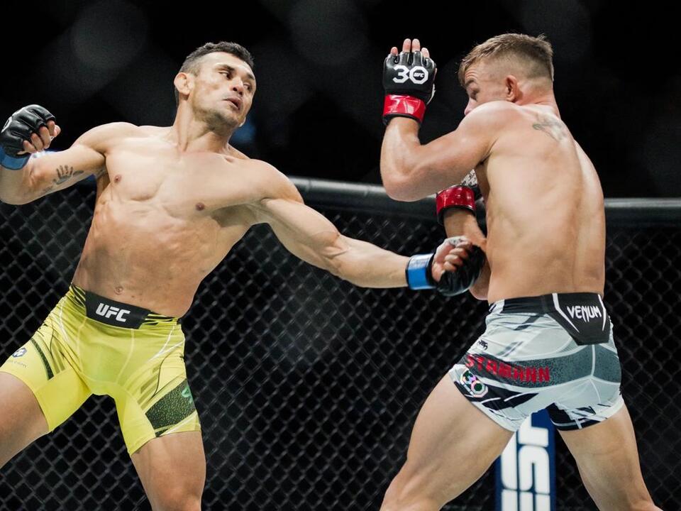 UFC Kansas City Main Card Odds: Predictions & Breakdowns UFC Kansas City Main Card Odds: Predictions & Breakdowns