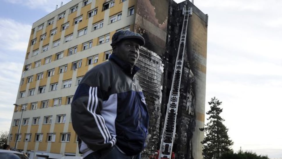 Un Début D'Incendie À La Médiathèque Champollion De Dijon Un Début D'Incendie À La Médiathèque Champollion De Dijon