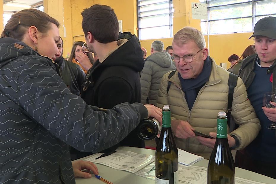 Une Matinée Exceptionnelle À La Vente Des Vins De Nuits-Saint-Georges Avec Candeloro Et Ladesou Une Matinée Exceptionnelle À La Vente Des Vins De Nuits-Saint-Georges Avec Candeloro Et Ladesou