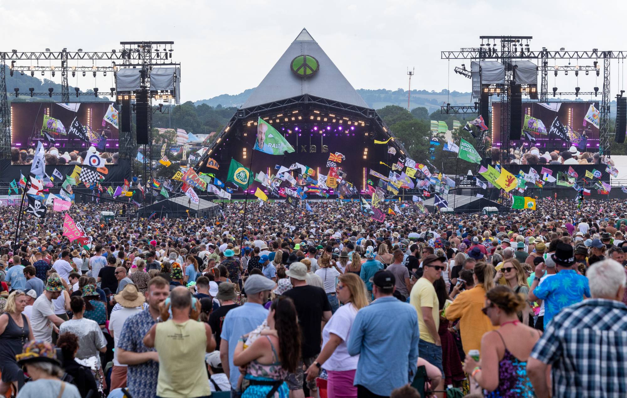 US Band Teases Glastonbury Appearance: Fans React To Unsanctioned Reveal US Band Teases Glastonbury Appearance: Fans React To Unsanctioned Reveal