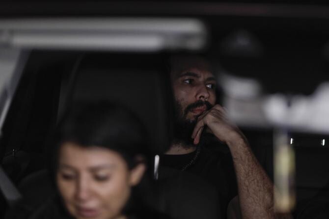 VIDEO: Cum Au Fost Întâmpinați Frații Tate În București După Eliberare VIDEO: Cum Au Fost Întâmpinați Frații Tate În București După Eliberare