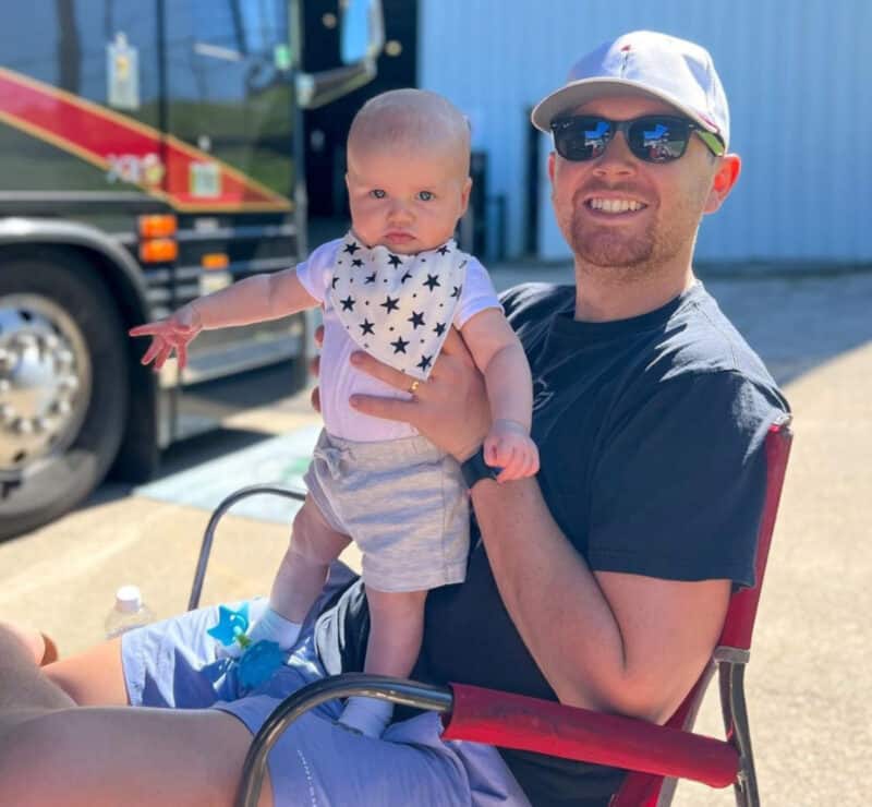 Watch: Scotty McCreery's Son's Sweet Tribute To George Strait Watch: Scotty McCreery's Son's Sweet Tribute To George Strait